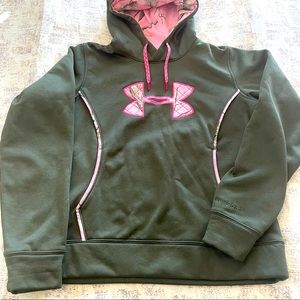 Under Armour army green kangaroo packet hoodie size L great condition